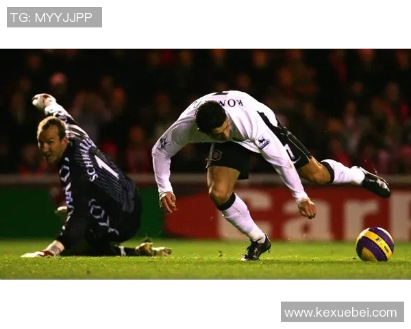 曾因踢破足球而成名的球星揭秘 他们的惊人力量与技术让人震撼