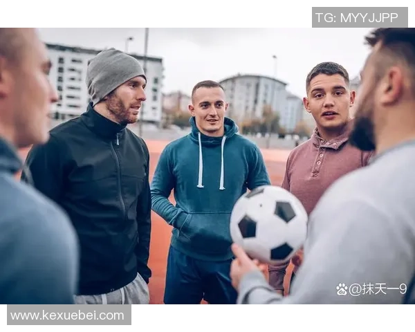 足球巨星穿衣风格大揭秘 时尚与运动完美融合引领潮流风尚 足球巨星穿衣风格大揭秘 时尚与运动完美融合引领潮流风尚